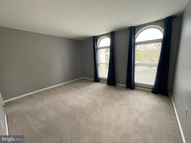 28 Canterbury Square unit 302, Alexandria, VA 22304 - photo 6