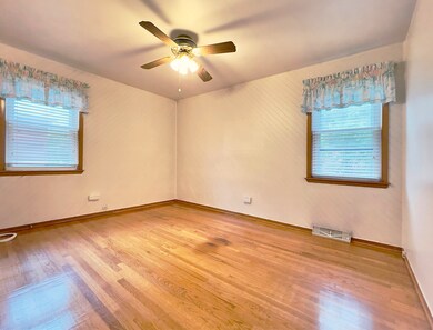 4634 Scott St, Schiller Park, IL 60176 - photo 6