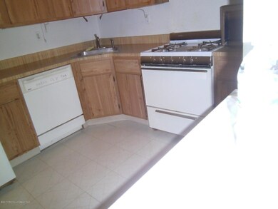 7-3 Seattle Ct, Freehold, NJ 07728 - photo 2