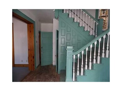 Entry/Foyer.
