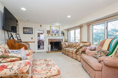 05_27CarolynRd_1_LivingRoom_HiRes