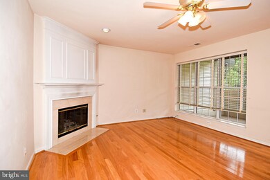 9262 Cardinal Forest Ln unit A, Lorton, VA 22079 - photo 5