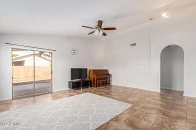 766 W Oxford Ln, Gilbert, AZ 85233 - photo 4