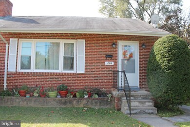 203 Sheridan Ave, Winchester, VA 22601 - photo 2