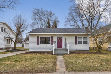 196 E 24th St, Holland, MI 49423-22