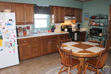 507 Orange St, Rossville, KS 66533 - photo 3