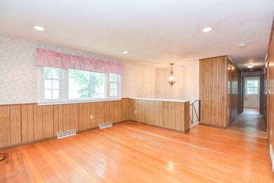 712 Norfolk St, Holliston, MA 01746 - photo 6