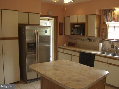 5509 Old Silver Hill Rd, District Heights, MD 20747 - photo 4