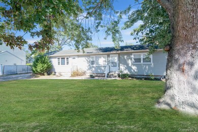 61 Kellum St unit 61A, Lindenhurst, NY 11757 - photo 3