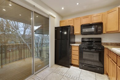 537 E Shag Bark Ln unit F, Streamwood, IL 60107 - photo 7