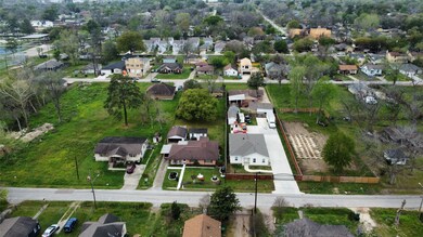 7425 Dyer St, Houston, TX 77088 - photo 6