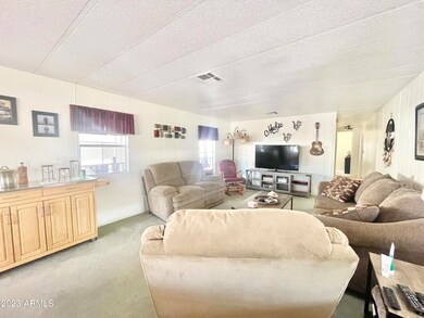 126LIVINGRM