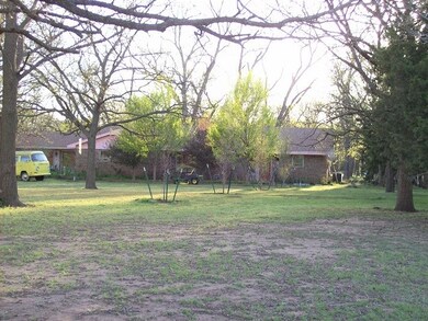 105 W Rock Creek Dr, Cache, OK 73527 - photo 6