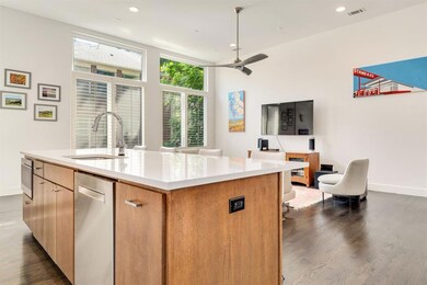 Great kitchen with Island