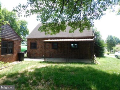 903 Spruce St, Honey Brook, PA 19344 - photo 5