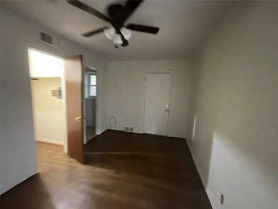 Empty room with ceiling fan