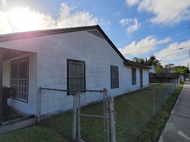3902 Florinda St, Houston, TX 77021 - photo 2