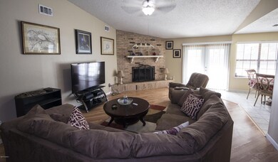 Living Room 2 (4)