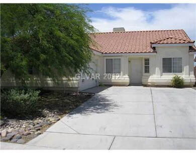 2643 Holy Cross Dr, Las Vegas, NV 89156 - photo 2