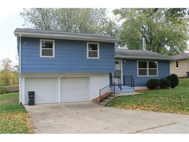 2401 Newport Dr SW, Cedar Rapids, IA 52404 - photo 3