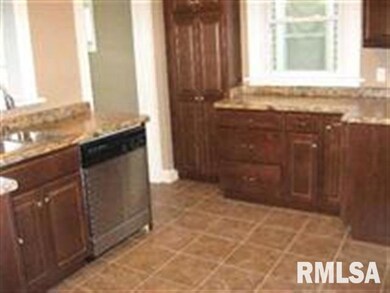 802 E High St, Davenport, IA 52803 - photo 6