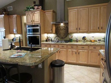 Kitchen. new stainless appliances, all stay