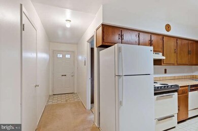 814 Silver Ct, Hamilton Square, NJ 08690 - photo 4