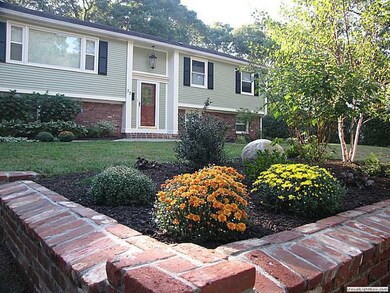 77 Landmark Rd, Warwick, RI 02886 - photo 2