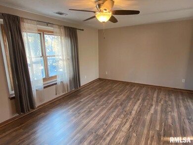 2430 E 51st St unit E, Davenport, IA 52807 - photo 6