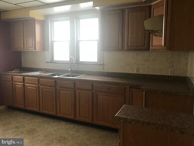 1313 W Independence St, Coal Township, PA 17866 - photo 5