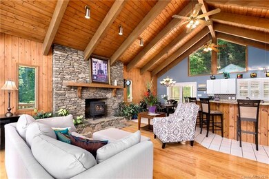 Perspective of the living room towards the dining 