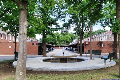 Fountain/Parking