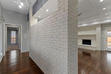 1020 Clear View Dr, Bedford, TX 76021 - photo 6