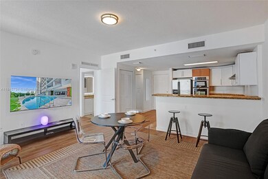 170 SE 14th St unit 2806, Miami, FL 33131 - photo 3