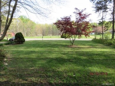 205 Jennings Rd - Front Yard