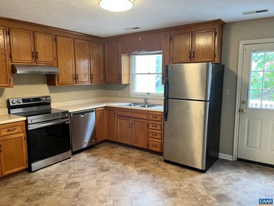 1388 5th St unit B, Waynesboro, VA 22980 - photo 3