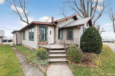 312 E Wabash Ave, Wakarusa, IN 46573 - photo 2