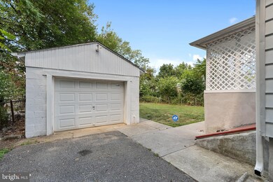 41 Roosevelt St, Paulsboro, NJ 08066 - photo 5