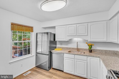 3625 Buckeye Ct, Fairfax, VA 22033 - photo 6