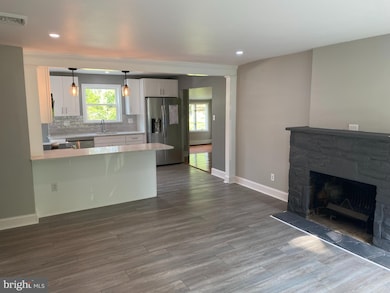 957 Manor Ln, Southampton, PA 18966 - photo 2