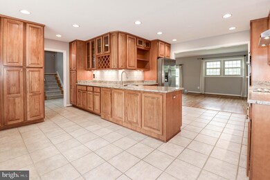 2360 Paddock Ln, Reston, VA 20191 - photo 5