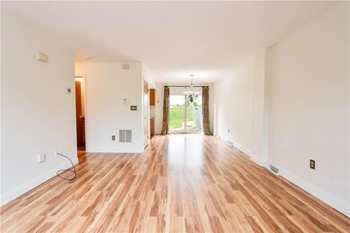 Dinning room /sliding glass to backyard