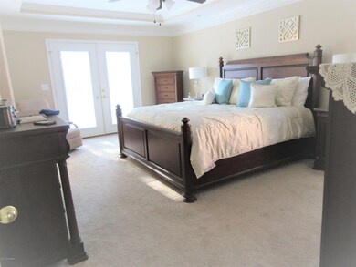 master br w/trey ceiling