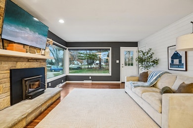 N45W24568 Lindsay Rd, Pewaukee, WI 53072 - photo 5