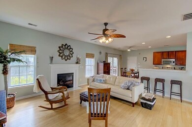 Living room to kitchen2