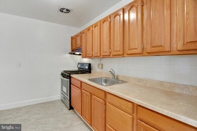 5215 Newton St unit 301, Bladensburg, MD 20710 - photo 7