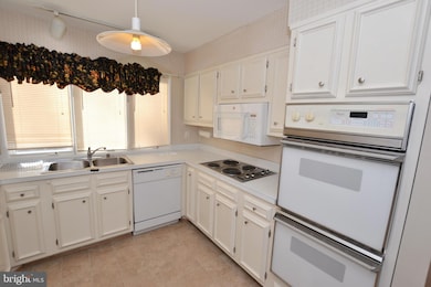 2432 Freetown Dr, Reston, VA 20191 - photo 2