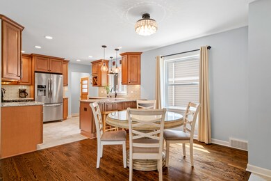 347 N Larch Ave, Elmhurst, IL 60126 - photo 4