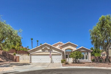 View of front facade with a garage, concrete drive