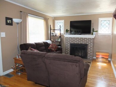 Cozy living room with crown molding, fireplace and